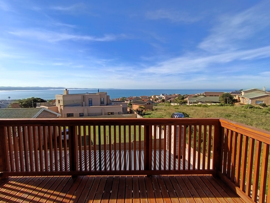 4 Bedroom Property for Sale in Wavecrest Eastern Cape